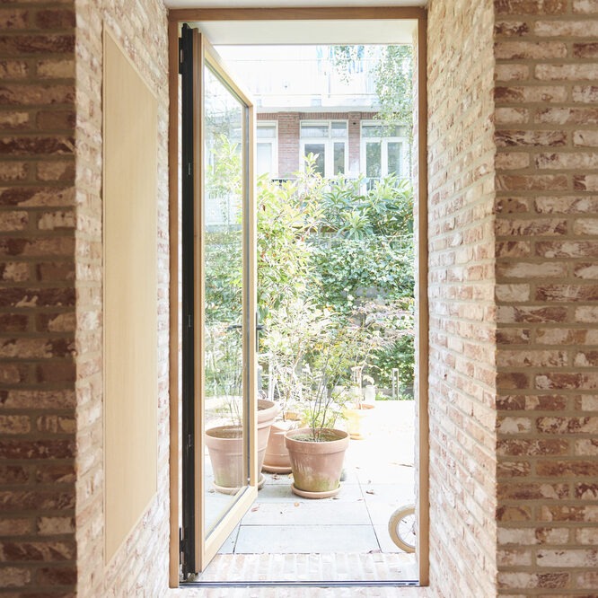 چشم اندازی از بیرون